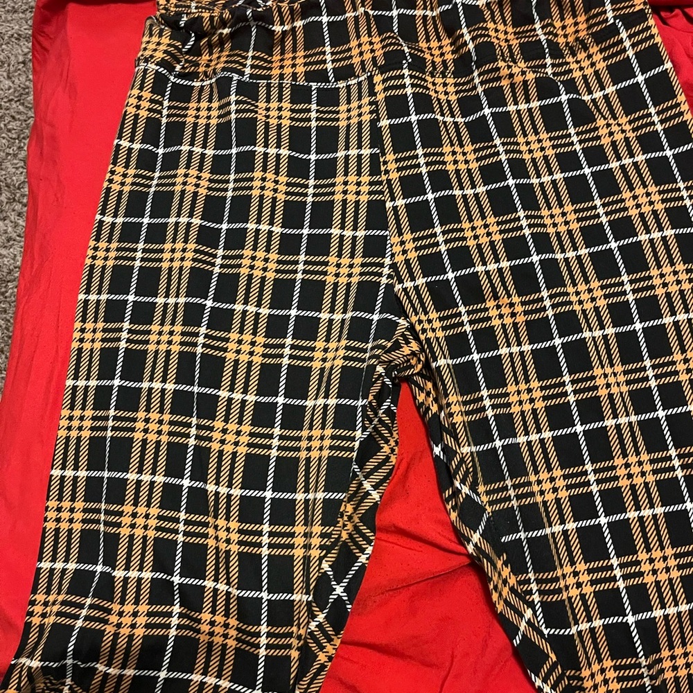 “Plaid leggings”